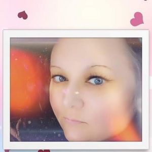 Meet your Posher, Mona